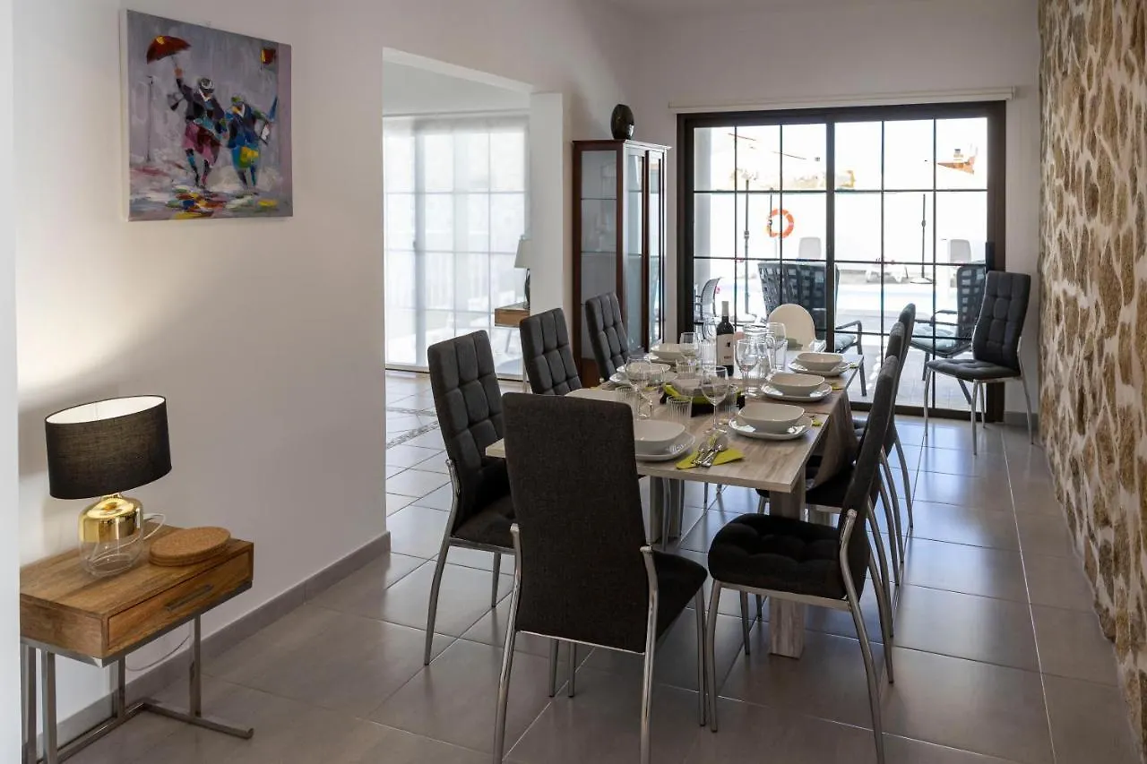 빌라 Ideal For Family Holidays, Near Beach And Golf- Casa James La Guirra 스페인